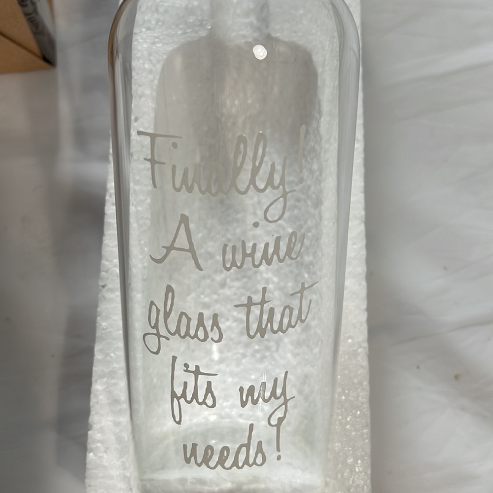 Big Mouth, inc wine bottle glass NIB - Picture 6 of 6
